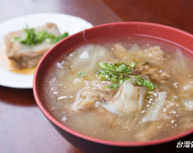 左營果貿社區有高雄小香港的美譽，來這裡拍照，記得來品嘗歷久彌新的眷村美食！